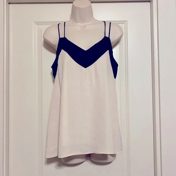 Lulu’s Ivory and Black Tank - Picture 5 of 6